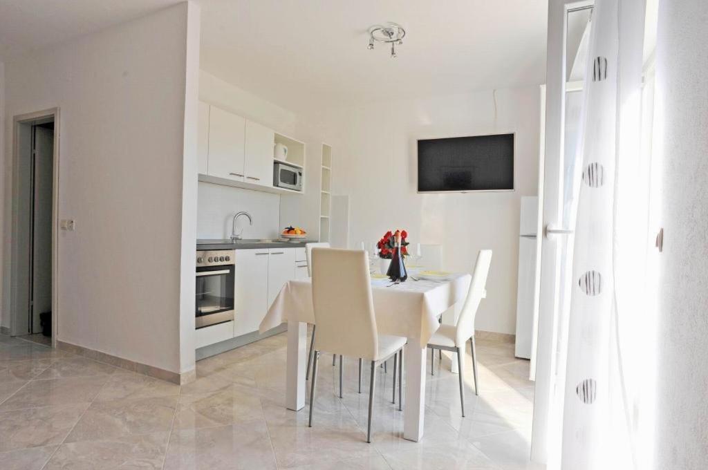 Apartments Lenka Сутиван Экстерьер фото