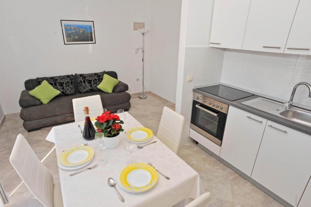 Apartments Lenka Сутиван Экстерьер фото